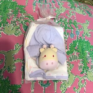 Vintage First moments Layette Giraffe Rattle blanket hat Baby Gift Set